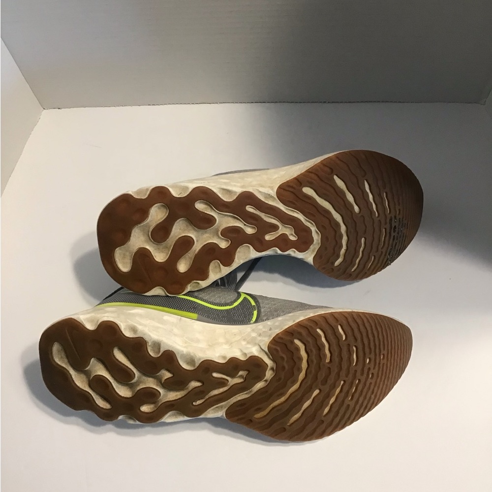 Nike React Infinity FlyKnit Running Shoes - Picture 8 of 9